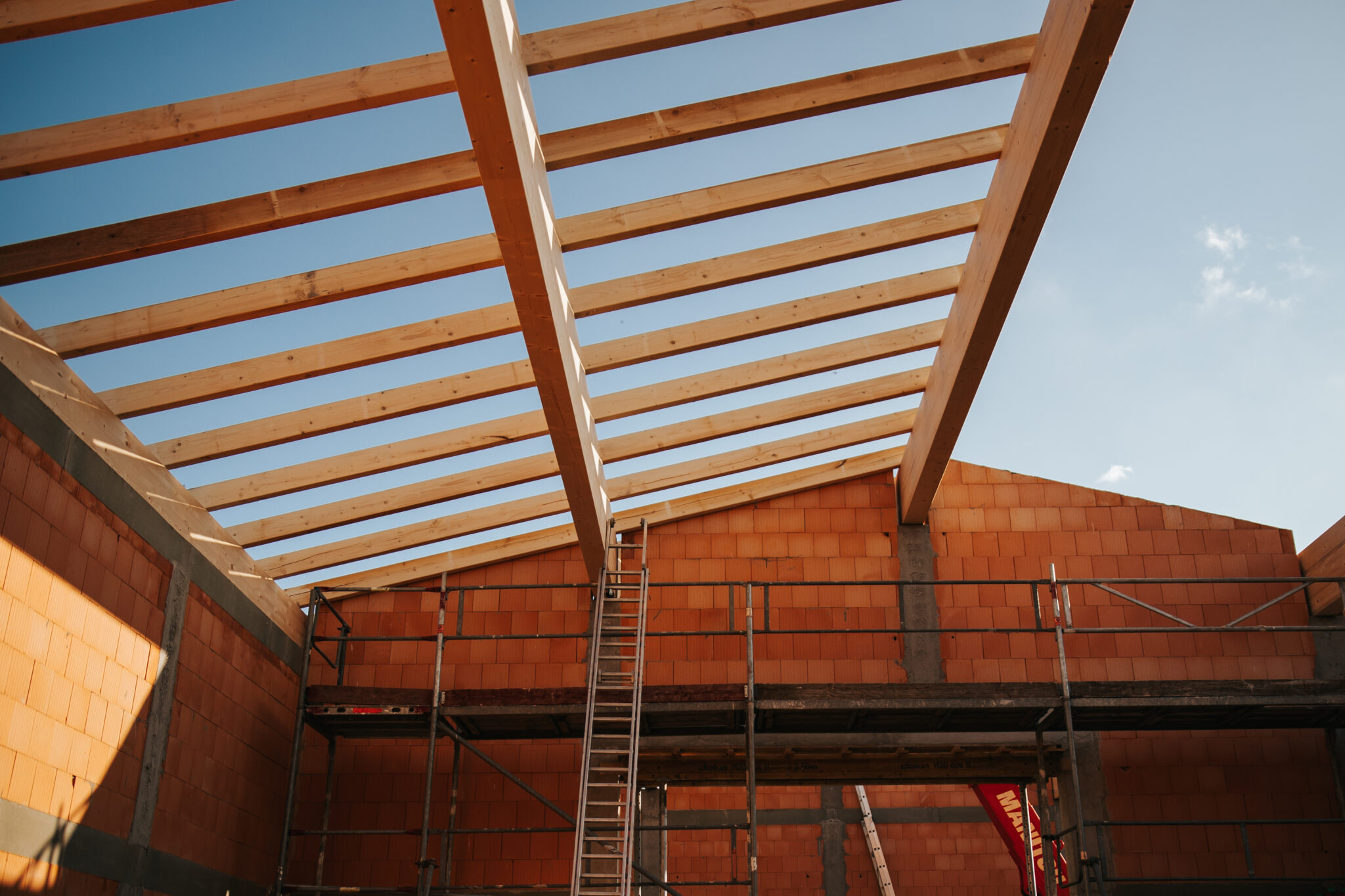 Dachkonstruktion mit Holzträgern
